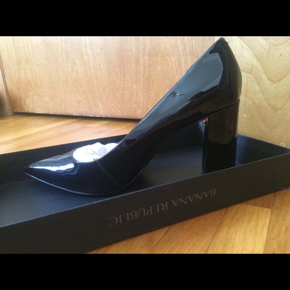 Banana republic black pointy blo patent leather - Picture 3 of 6